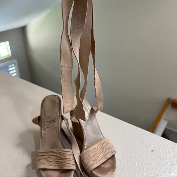 Stuart Weitzman Wedge platform Strappy Sandals Tan Suede Leather Size 8 - Picture 7 of 8
